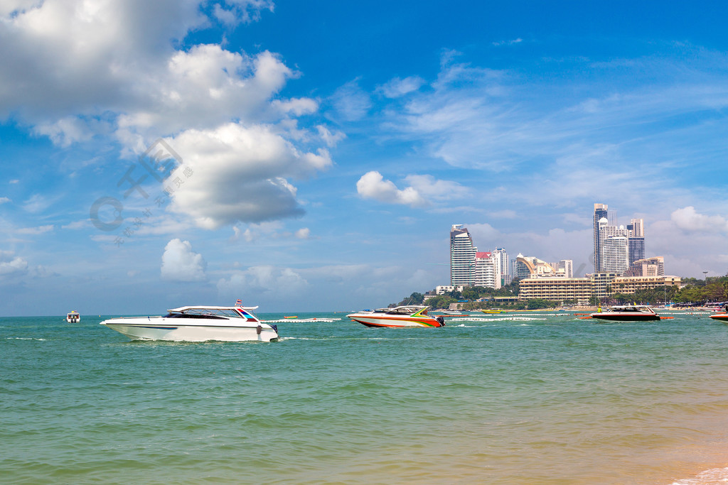 芭堤雅海灣和海灘泰國在一個夏日