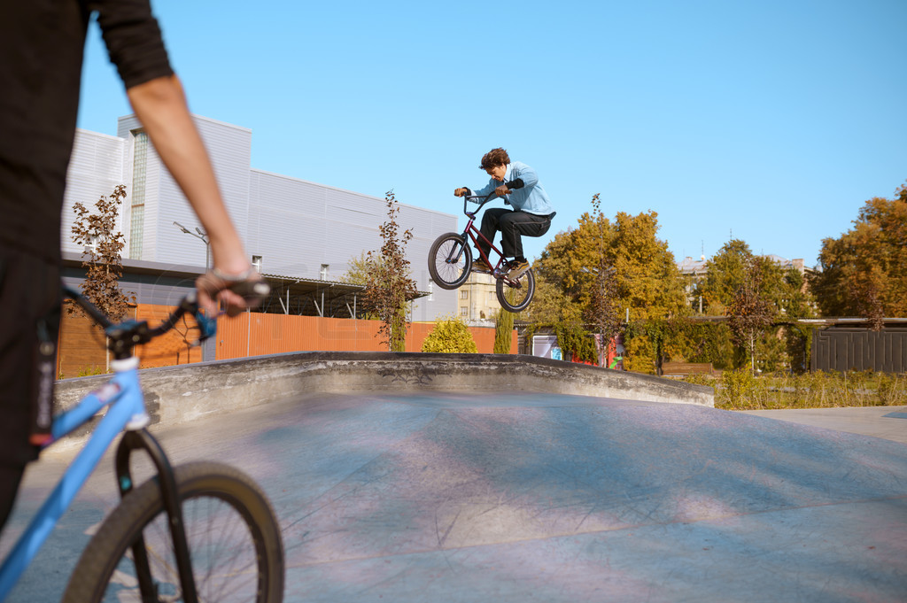 Bmx µϣµԾڻ幫԰ѵг˶Σյг˶ͷСļ԰гСֳ֣ڻ幫԰ѵ