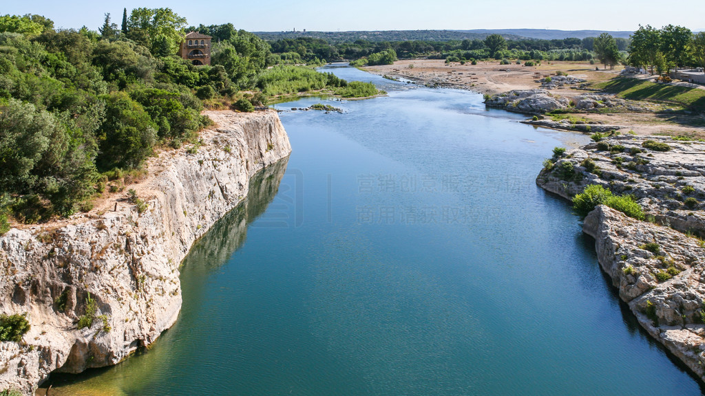 ǰ˹ -  Vers-Pont-du-Gard  Pont du Gard  Gardon ӹ