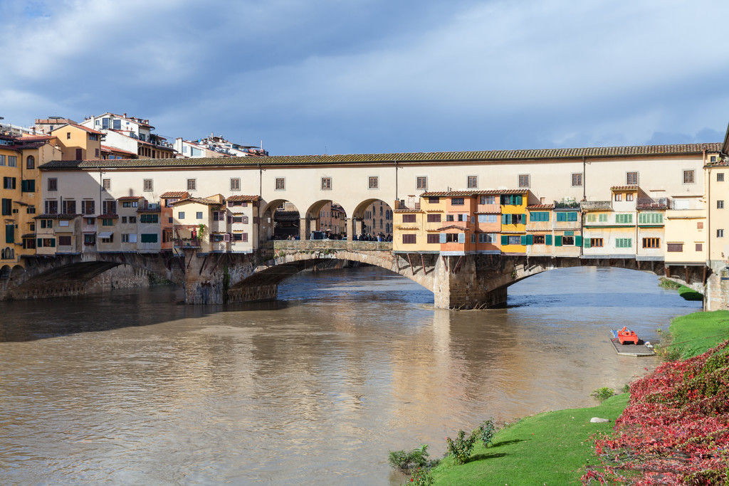 ǰ  ĵͷаŵϵ (Ponte Vecchio)