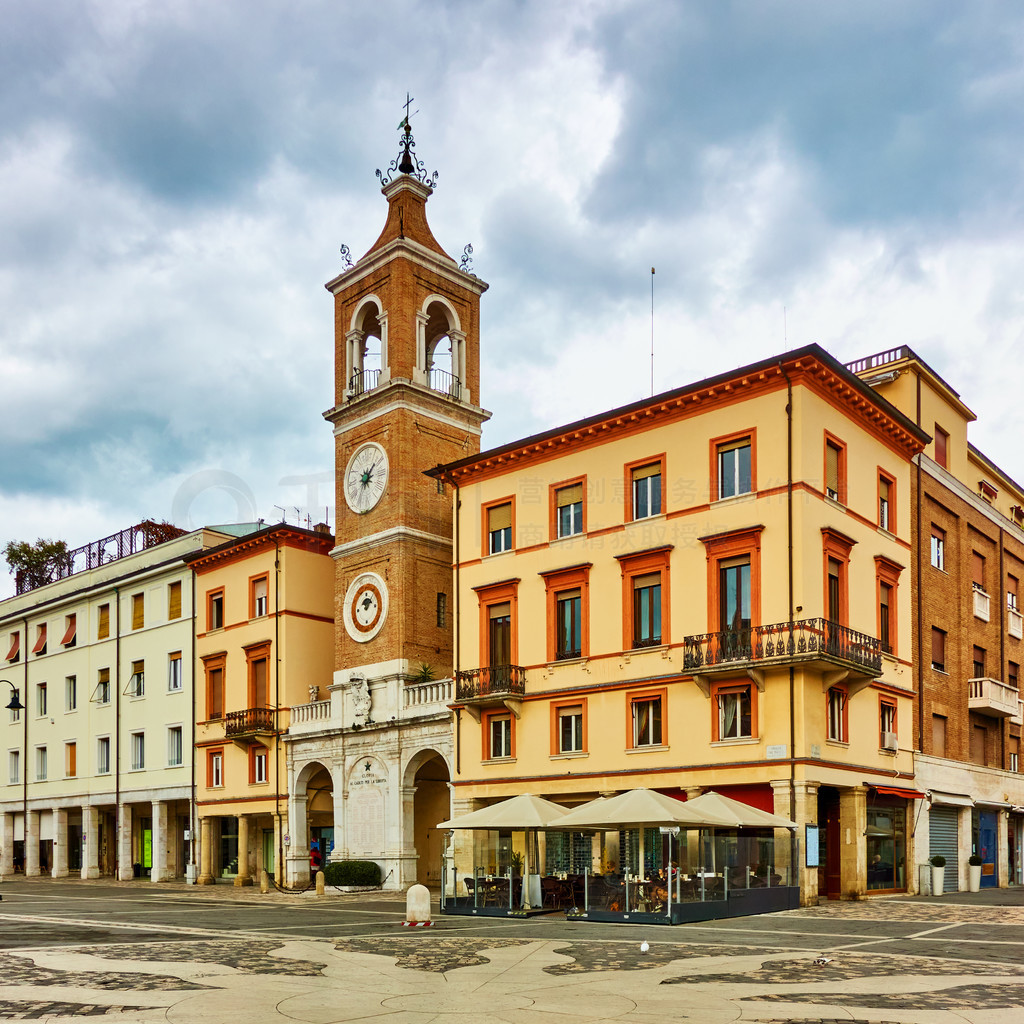 ʿ㳡 (Piazza Tre Martiri)