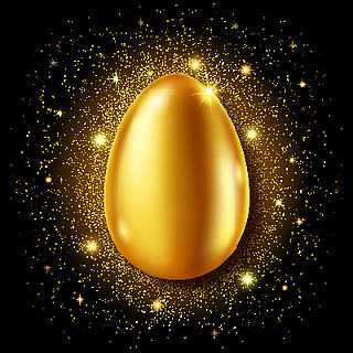闪亮的复活节彩蛋从金色金属和闪闪发光的金属丝或黑色背景上的五彩