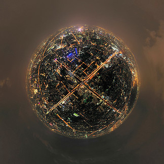 小星球 360 度球体鸟瞰图。曼谷<i>市</i><i>中</i>心沙吞十字路口或与汽车交通的交界处全景。泰国。夜间智能城<i>市</i>金融区。
