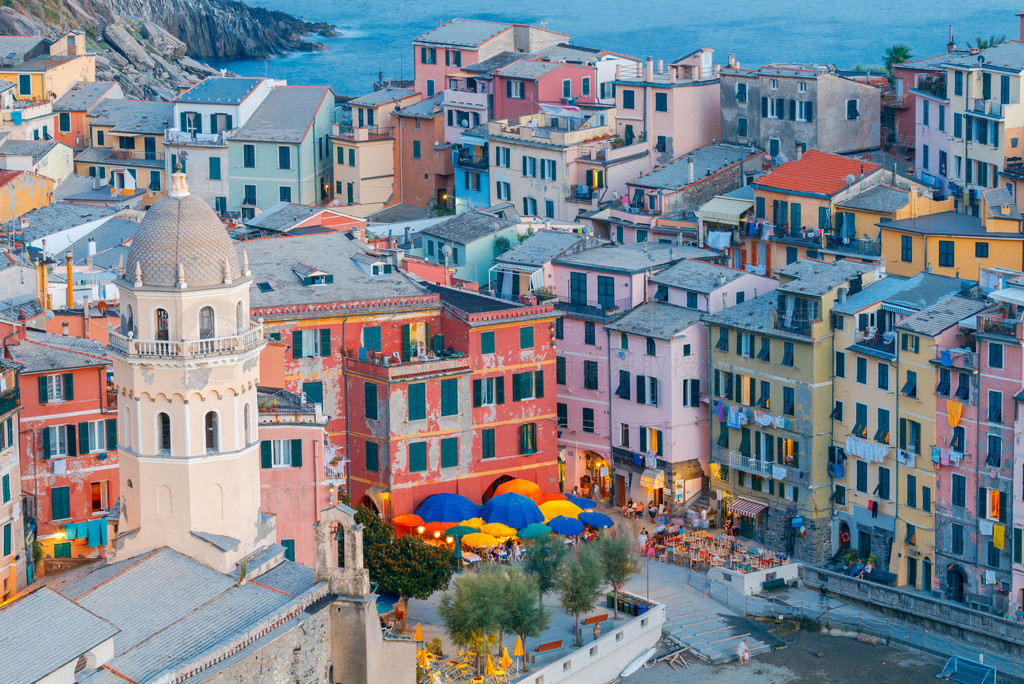 ΤкذĹׯӸɽ Vernazza ʱϸۿڵľɫҹ԰ǡ