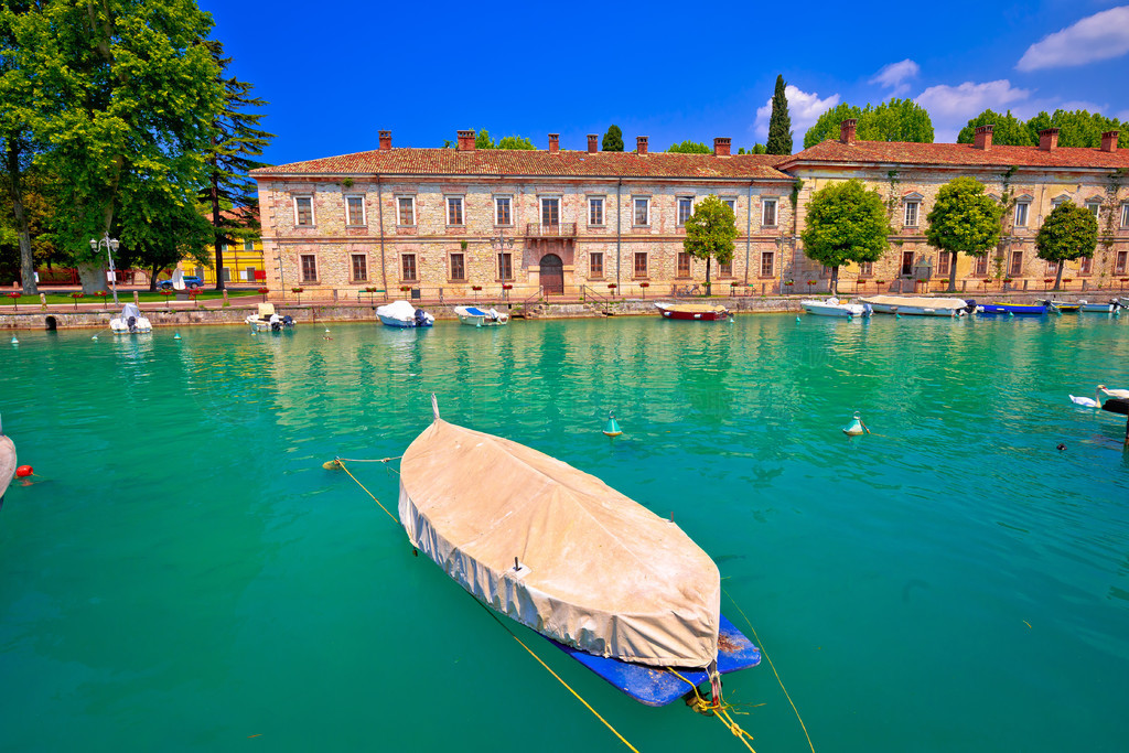 Peschiera del Garda ɫͷ׵ĸۿںʹֻۣеӶ