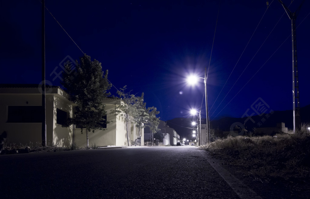 夜晚的鄉村街道