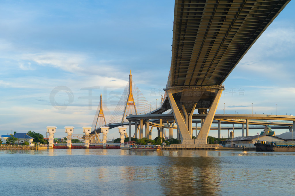 Bhumibol źϺĽṹУгУȡʱģ̩