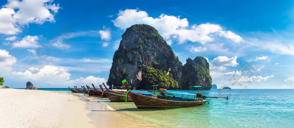 夏日泰國甲米奧帕南海灘傳統長尾船全景