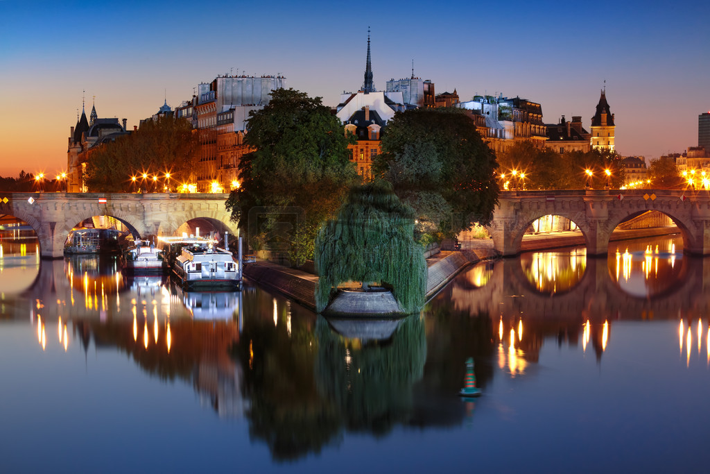 ſķճʱ Ile de la Cite š֮ҹ Ile de la Cite