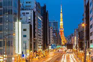 在黄昏日本的东京塔