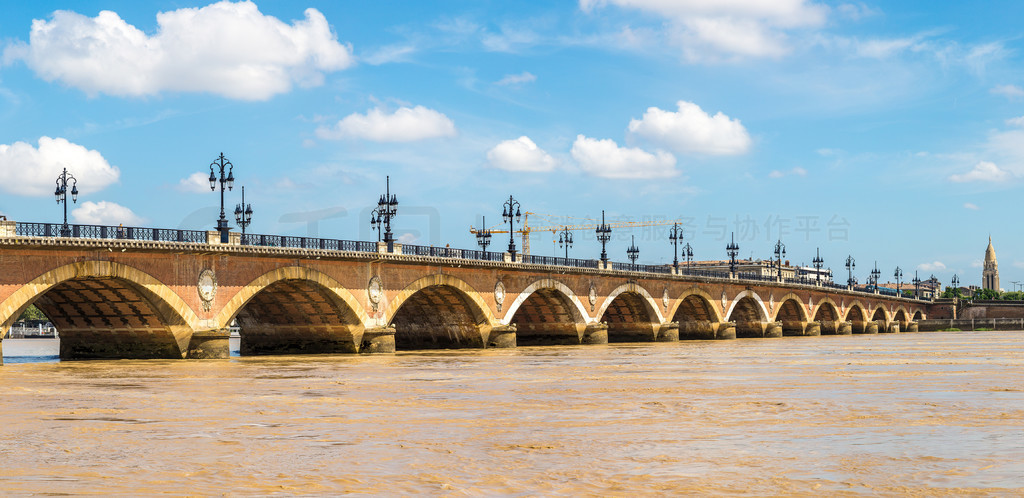 գʯ Pont de pierre ȫ