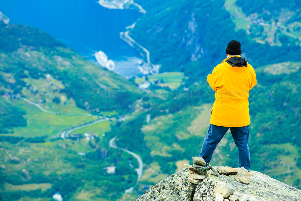 ζȼٺСŲ˹άǰ뵺 Dalsnibba ۵ Geirangerfjord ɽο͡ Ų Dalsnibba ۵ο