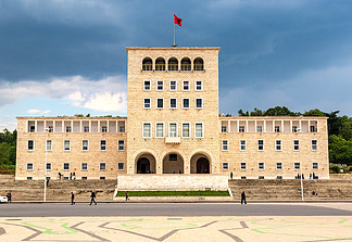 地拉那理工大学在一个美好的夏日,阿尔巴尼亚