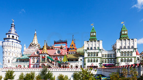 阳光明媚的夏日蓝天下莫斯科市伊兹迈洛沃克里姆林宫全景