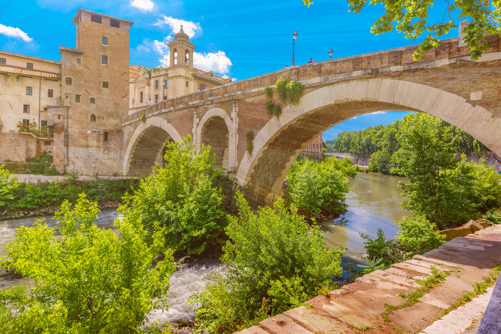 ĵ Ponte Fabricio ͽ Chiesa di San Giovanni Calibita һ̨ Isola Tiberina ľɫ̨