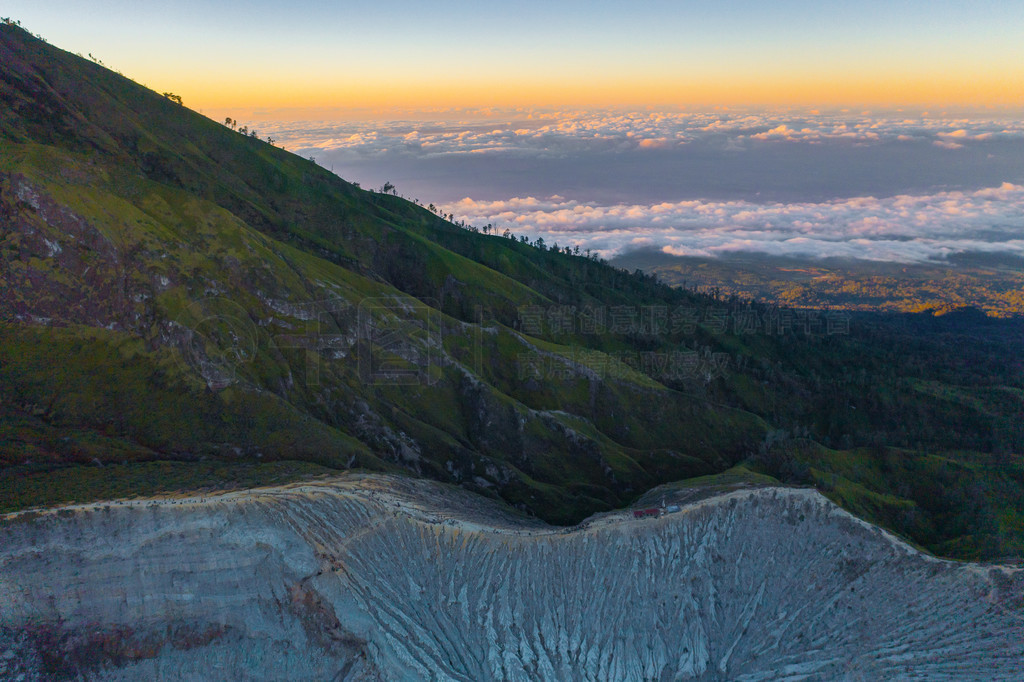 Kawah Ijen ɽʯͼճʱʯˮӡǶצ۵ȫȻ۱