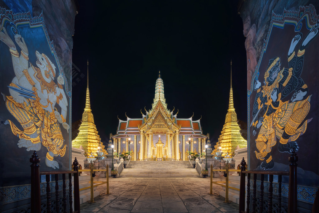 泰國曼谷翡翠佛寺的金塔玉佛寺和大皇宮在老城區城市佛教寺廟泰國建築