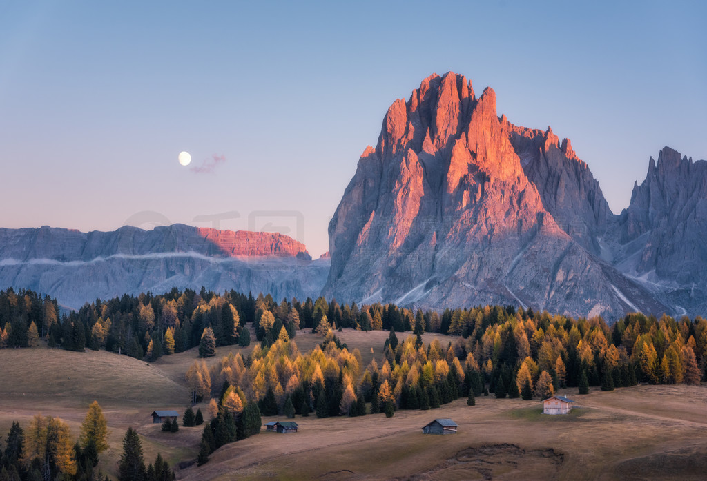 ɽʱķ羰Сľݡɽȡ̲Ĳݵءľ߸ߵʯա Alpe di Siusi 