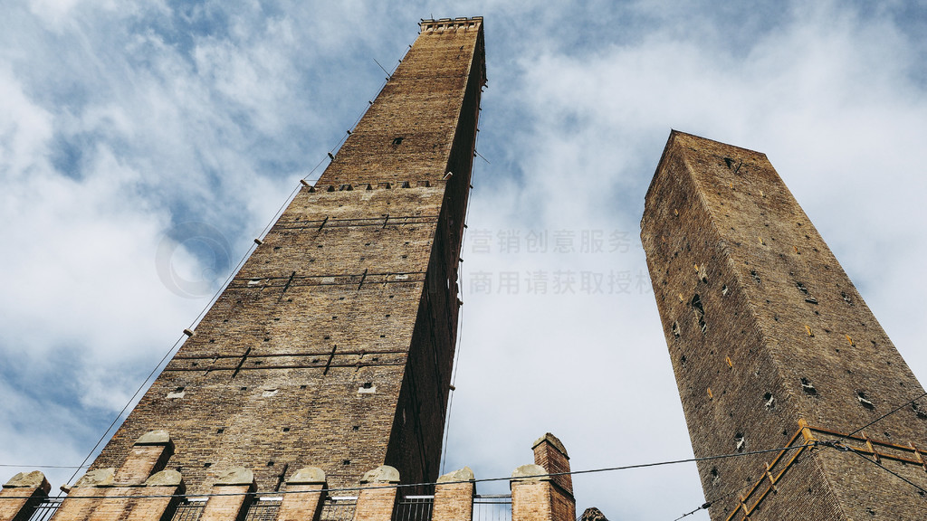 ǵ Torre Garisenda  Torre Degli Asinelli б Due TorriΪ Due torriڲ