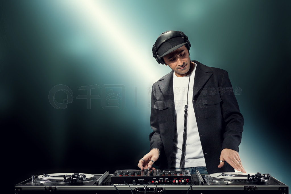 DJ ھٰɶ