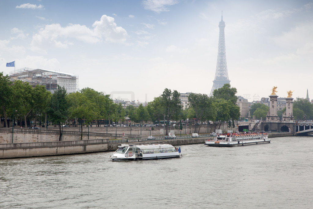 ڰɺ Bateaux Parisiensɺ Bateaux Parisiens