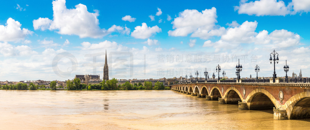 գʯ Pont de pierre ȫ