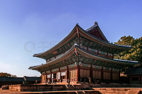 2013 年 10 月 27 日,韩国首尔 — 昌德宫老仁政殿,又称东宫,是韩国