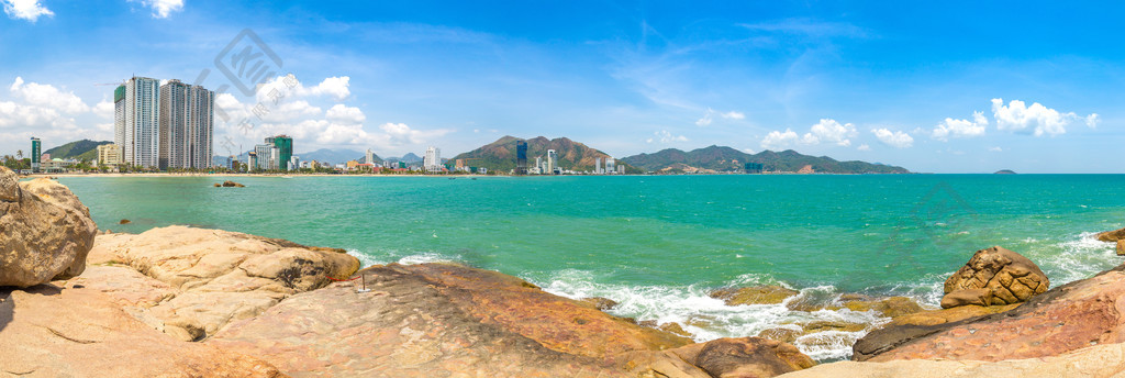 夏日越南芽莊海灘全景