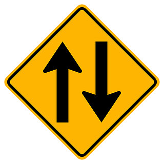 双向行驶的标志图片