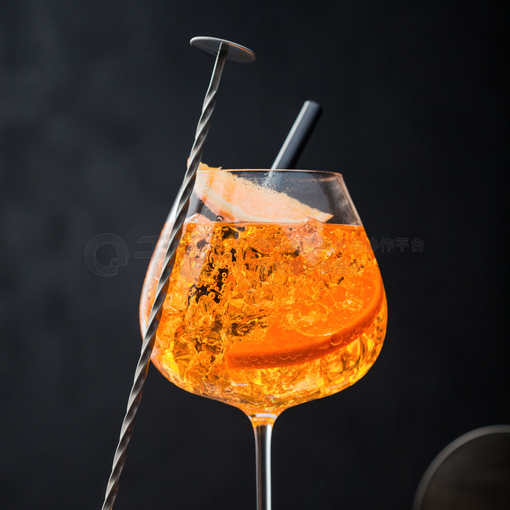 һ aperol spritz ļβƬ;ư뼦βƵںɫͺɫݡ