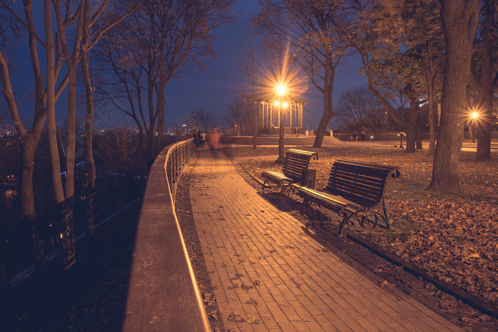 夜晚路灯美景图片