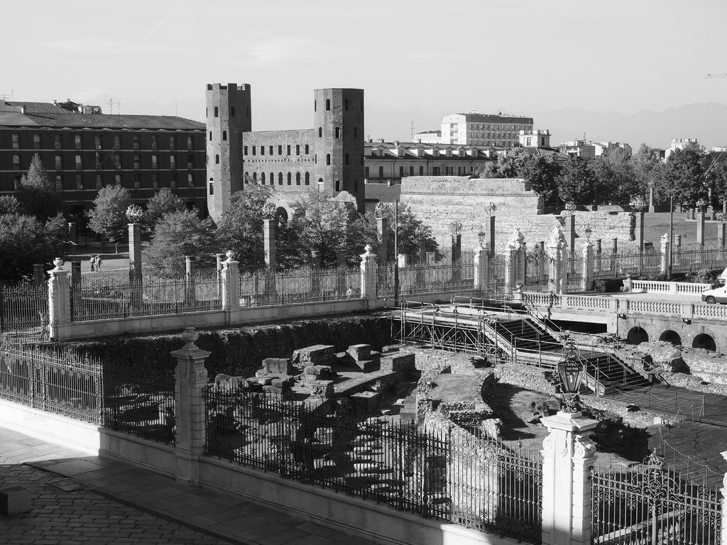 Porta Palatina (Palatine Gate) 飬ڰ䡣 Porta Palatina () ڶĺڰ