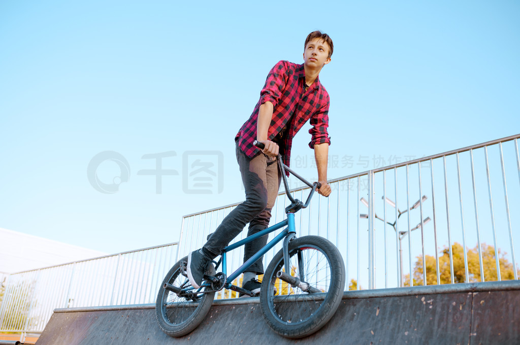 Bmx гˣУڻ幫԰ѵг˶Σյг˶ðսͷУļ԰г Bmx г磬幫԰