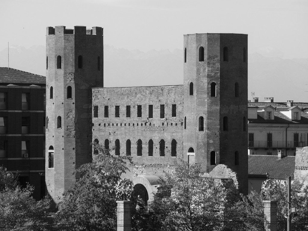 Porta Palatina (Palatine Gate) 飬ڰ䡣 Porta Palatina () ڶĺڰ