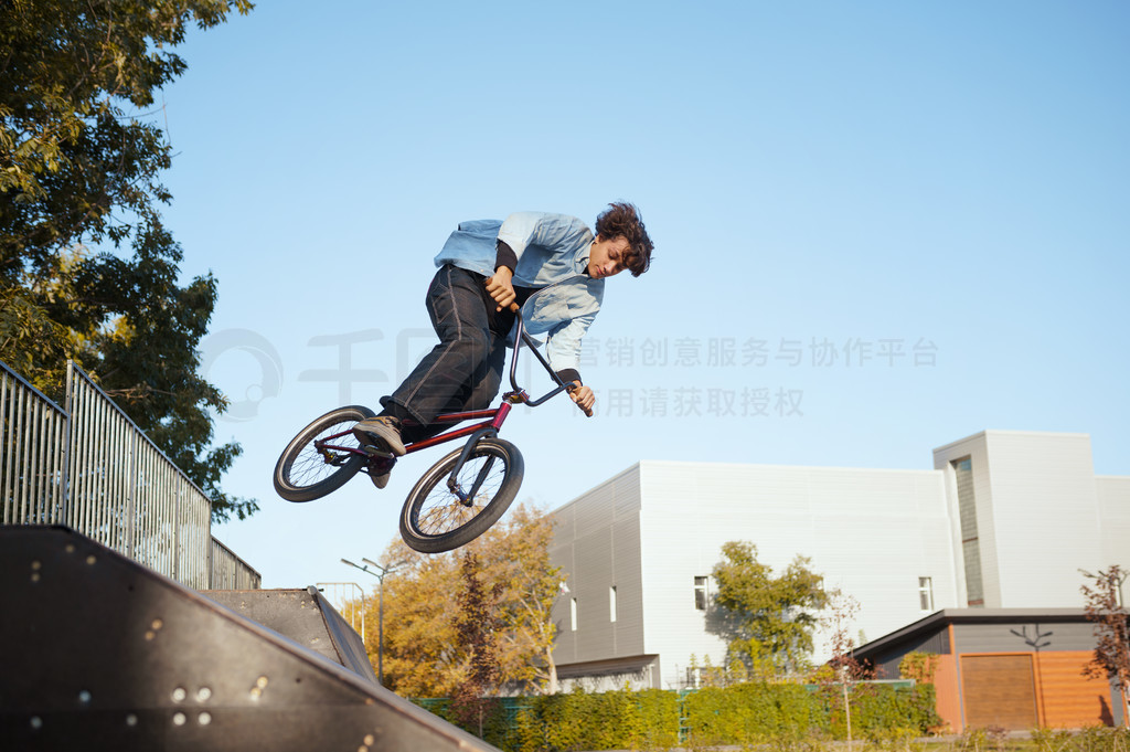  bmx гˣжԾڻ幫԰ѵг˶Σյг˶ðսͷУļ԰г bmx гˣжԾ幫԰