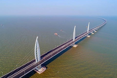 2017年10月29日, 位于中国南方广东省珠海市的世界上最长的跨海大桥