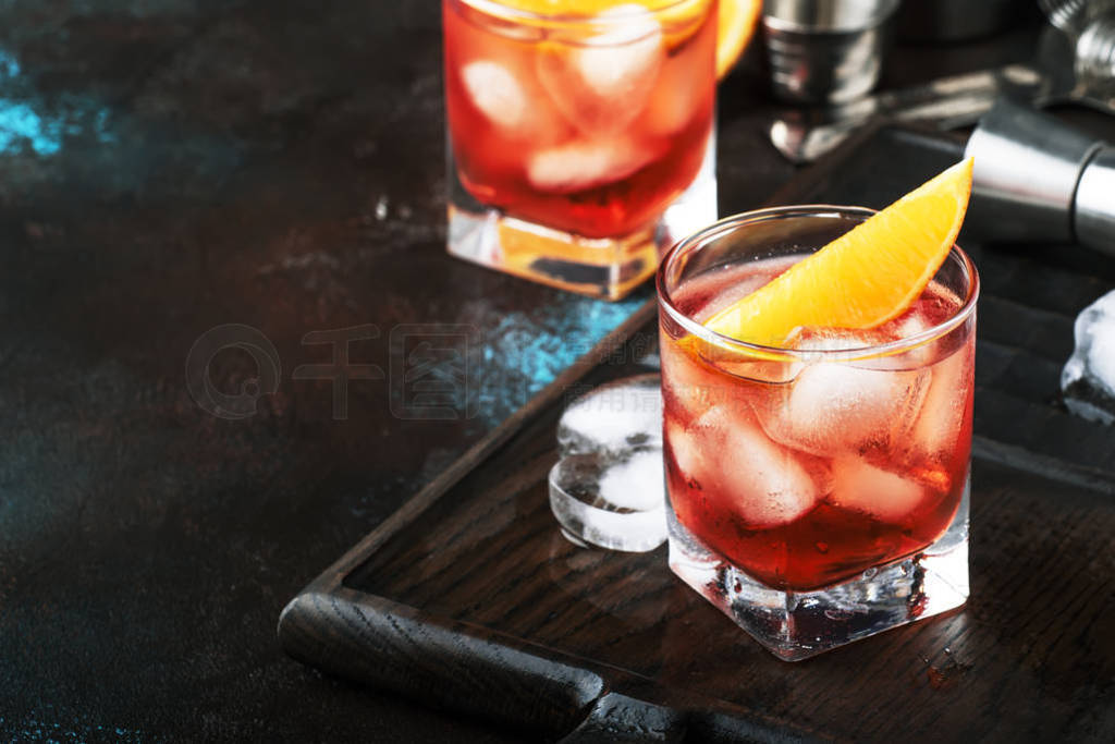 ļƾβ Negroni ɶӾ, ɫబƺͺɫζ, Ƭͱ顣ɫͼιߡıλáѡԶԽ