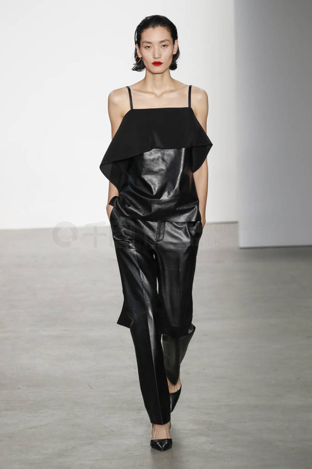 ŦԼŦԼ - 211գ2019211գһλģŦԼHelmut Lang A/W 19Ůϵʱװ.