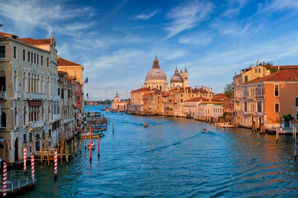  Ponte dellAccademia ʱ˹˺ϵĴֻʥǵڽõľɫ˹ʱ˹˺ӺͰʥĸõľɫ