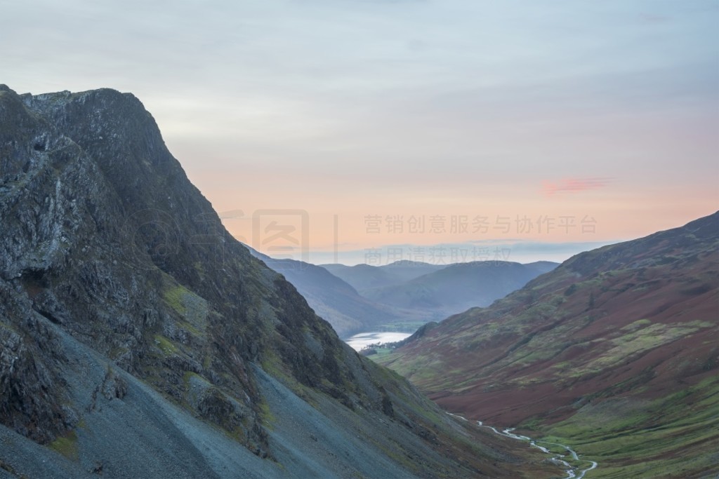 ＾ʱӺ (Dale Head) ӻ˹ɽ (Honister Pass) ׶ (Buttermere) ׳