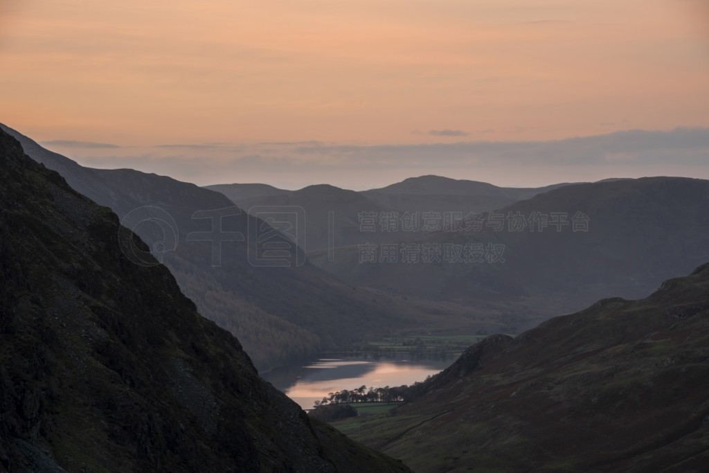 ＾ʱӺ (Dale Head) ӻ˹ɽ (Honister Pass) ׶ (Buttermere) ׳