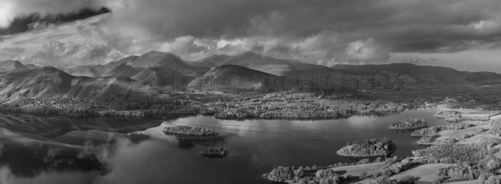 ڰʷʫķ羰＾ͼ񣬴Ӻ (Walla Crag) غ (Derwentwater)˹ (Catbells) Զɽɫʺ͹˾̾