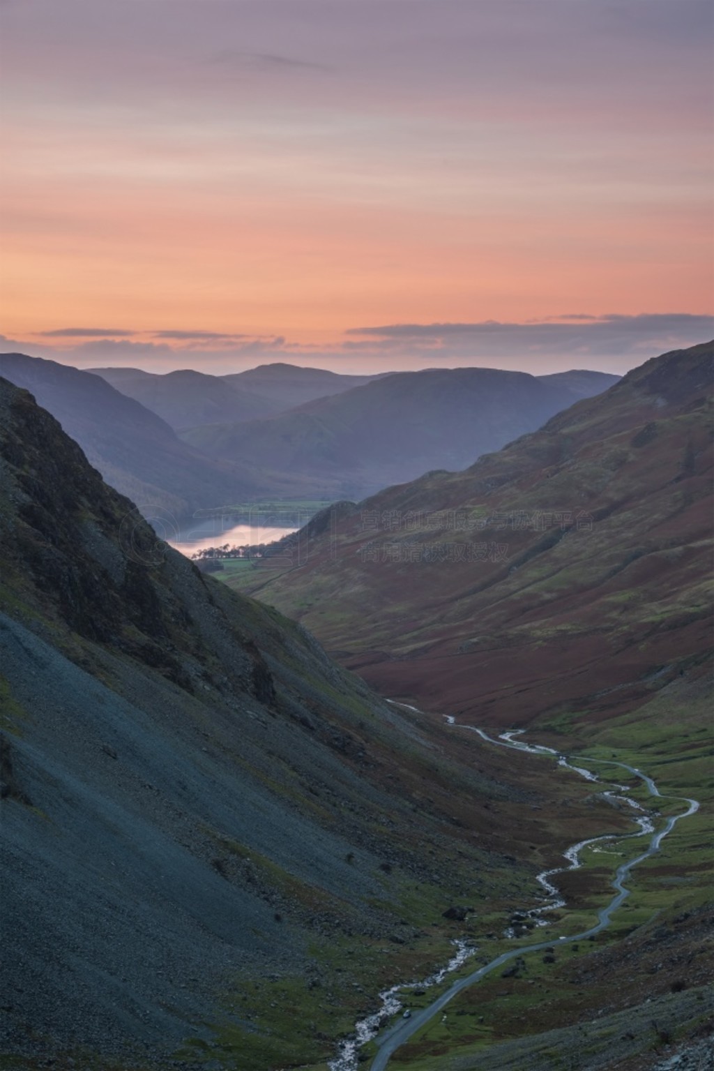 ＾ʱӺ (Dale Head) ӻ˹ɽ (Honister Pass) ׶ (Buttermere) ׳