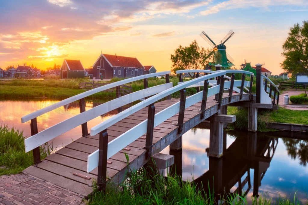 峡  ʤ Zaanse Schans ˺źͷ糵ʱ֣εΪ׳ۡ޵ɣ˹˹糵ķ糵ʱ֡½޵