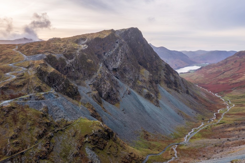 ＾ʱӺ (Dale Head) ӻ˹ɽ (Honister Pass) ׶ (Buttermere) ׳