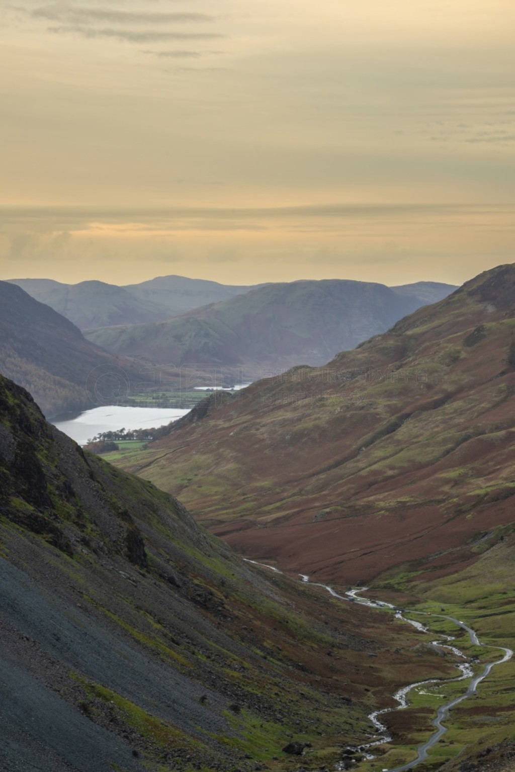 ＾ʱӺ (Dale Head) ӻ˹ɽ (Honister Pass) ׶ (Buttermere) ׳