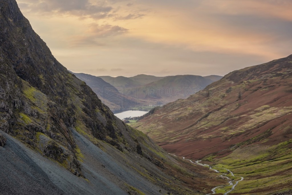 ＾ʱӺ (Dale Head) ӻ˹ɽ (Honister Pass) ׶ (Buttermere) ׳