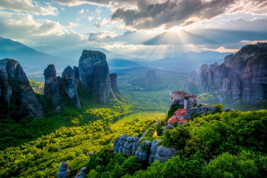 Rousanou ޵Ժʥ˹޵Ժ˹ (Nicholas Anapavsa) ϣʤ̩ (Meteora)ʱ֣⡢ͷҫߺϷԵա̩