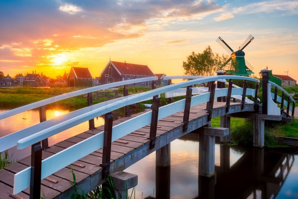 峡  ʤ Zaanse Schans ˺źͷ糵ʱ֣εΪ׳ۡ޵ɣ˹˹糵ķ糵ʱ֡½޵