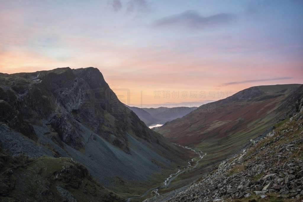 ＾ʱӺ (Dale Head) ӻ˹ɽ (Honister Pass) ׶ (Buttermere) ׳